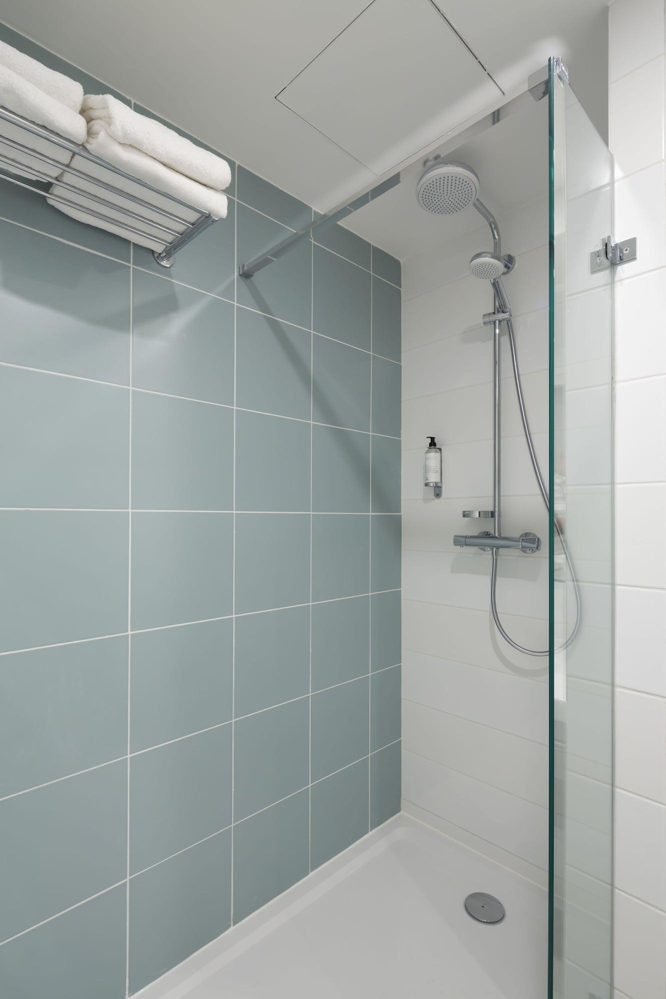 Logis Hotel Les Pins - Operalia Balaruc-les-Bains Zewnętrze zdjęcie